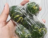 Foto langkah ke 1 dari resep Oseng Daun Pepaya Teri.