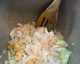 Foto del paso 1 de la receta: Empanada de merluza con gambas