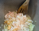 Foto del paso 1 de la receta: Empanada de merluza con gambas
