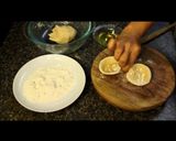 Foto langkah ke 2 dari resep Egg Paratha.