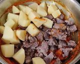Foto langkah ke 4 dari resep Kare Daging dan Kentang.