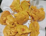 A picture of step 2 of Punjabi kadhi pakora thali.