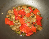 Foto del paso 2 de la receta: Patatas con setas y pimientos