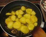 Foto del paso 1 de la receta: Patatas con setas y pimientos