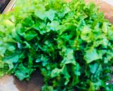 Hình bước làm 2 của món Canh nước xương gà, cải xoăn