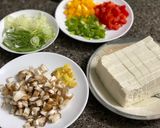 Hình bước làm 1 của món Tàu Hủ Non Sốt Nấm Đông Cô