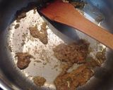 A picture of step 2 of Chicken soup(soto ayam).