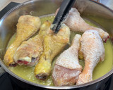 Foto del paso 3 de la receta: Muslos de pollo en salsa