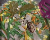 Foto langkah ke 3 dari resep Tumis Bakso Ceria.