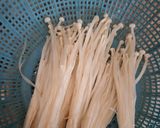 Foto langkah ke 1 dari resep Jamur enoki krispi.