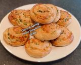 A picture of step 4 of 🍕Cheese Spring Onion Pinwheel🍕.