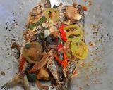 Foto langkah ke 5 dari resep Ikan Kembung Bumbu Iris.