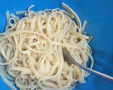 Foto langkah ke 1 dari resep Fettucini Aglio Olio.