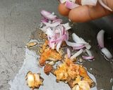 A picture of step 3 of White fried rice and shredded sauce.