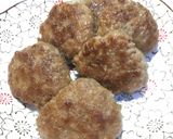 A picture of step 6 of Pork patty with curry sauce.
