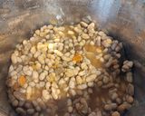 Foto del paso 4 de la receta: Alubias con cardo y langostinos