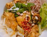 A picture of step 3 of Mi Quang Chicken Noodles.
