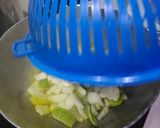 A picture of step 3 of Papaya sambhara.