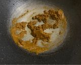 รูปขั้นตอนการทำที่ 1 ของ ผัดหน่อไม้พริกแกงใต้ใส่หมู