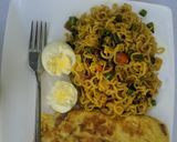 A picture of step 6 of Stir fry noodles with egg omelette and boiled egg.