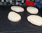 Foto langkah ke 5 dari resep English Muffin.