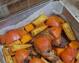 Foto langkah ke 4 dari resep Panggang Ayam dan Vegetable bumbu bawang tomat simple.