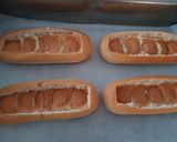 Töltött hotdog kifli recept fázis 3 fotója