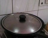 A picture of step 3 of Kulcha Pan Pizza.