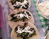 Foto del paso 3 de la receta: Quesadillas sencillas de cuitlacoche y espinacas
