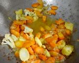 Foto langkah ke 3 dari resep Capjay goreng #7.