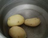 A picture of step 1 of Aalu wala pratha.