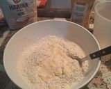 Foto del paso 1 de la receta: Bizcochitos Domingueros Salados de Polenta Rellenos con Dulce de Leche y Dulce de Guayabada