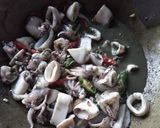 Foto langkah ke 3 dari resep Cumi Saus Tiram.
