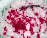 Foto langkah ke 2 dari resep Kelapa Parut Pink (Buah Naga) untuk Baluran Lupis/Kue Lainnya.