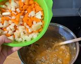 Klasszikus gulyásleves recept fázis 3 fotója