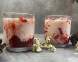 Foto langkah ke 5 dari resep Korean Strawberry Milk.