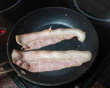 Foto del paso 3 de la receta: Huevos revueltos al ajillo con bacon y tostadas