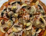 Foto del paso 9 de la receta: Pizza de masa de zanahoria con jamón York, champiñones y queso