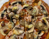 Foto del paso 9 de la receta: Pizza de masa de zanahoria con jamón York, champiñones y queso