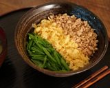 A picture of step 5 of Tricolor Don - Sansyoku Soboro Don - Japanese rice bowl.