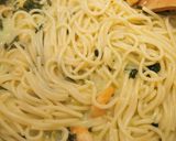 Spenótos, garnélás spagetti recept fázis 4 fotója