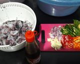 Foto langkah ke 1 dari resep Cumi Masak Hitam.