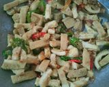 Foto langkah ke 4 dari resep Oseng kikil kulit kerbau.