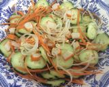 Foto del paso 3 de la receta Ensalada de pepino y espárragos blancos con brotes de soja🥗🥕🥒
