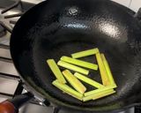 A picture of step 3 of Vietnamese Chicken Lemongrass | Gà Kho Sả Ớt.