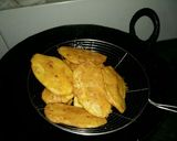 A picture of step 6 of Crispy Aaloo pakoray.
