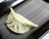 A picture of step 8 of Paneer Momo.