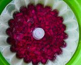 Foto langkah ke 3 dari resep 561. Puding Buah Naga Merah Putih.