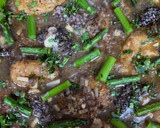 Foto del paso 7 de la receta: Patatas a la importancia con morcilla de Burgos y salsa de jengibre, cerveza y limón con trigueros