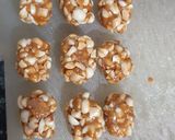 A picture of step 2 of Peanut caramel rock candy.